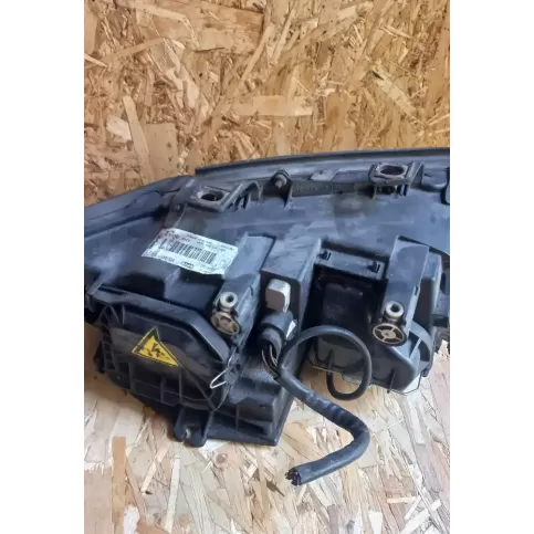 00DC01102A фара передняя Audi A4 S4 B6 8E 8H 2002