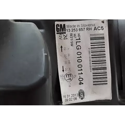 0100110400020084 фара передняя Opel Astra J 2012