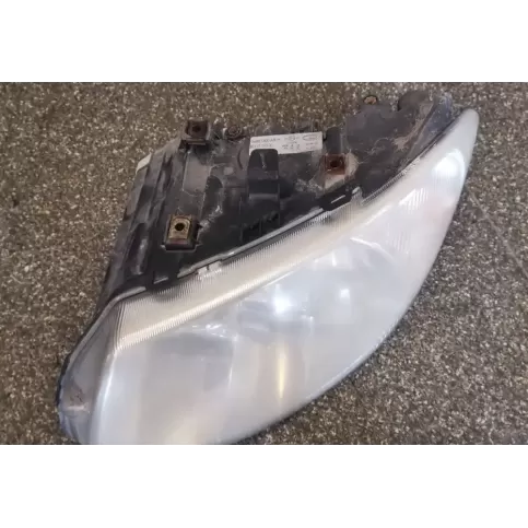 04857831AB фара передня Chrysler Voyager 2002