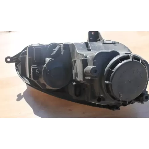 1LG24700719 фара передняя Volkswagen Golf V 2003