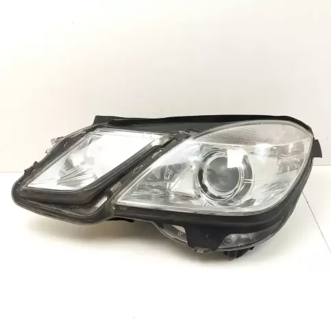 1ZT01080021 фара передняя Mercedes-Benz E W212 2013