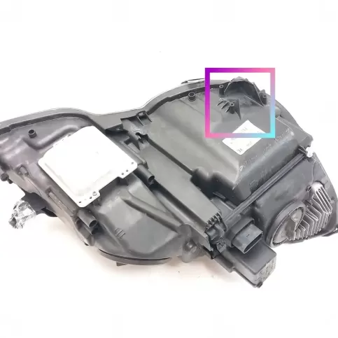 1ZT01080021 фара передняя Mercedes-Benz E W212 2013