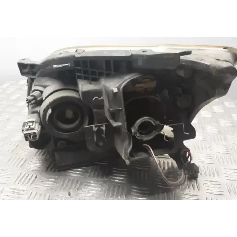 20A369R фара передняя Toyota Avensis T250 2004