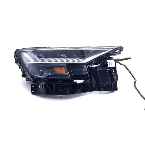 4M8941036B фара передня Audi Q8 2018