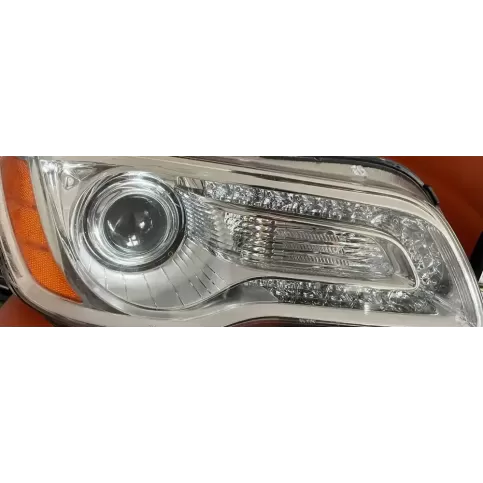 68042154AD фара передня Chrysler 300C 2012