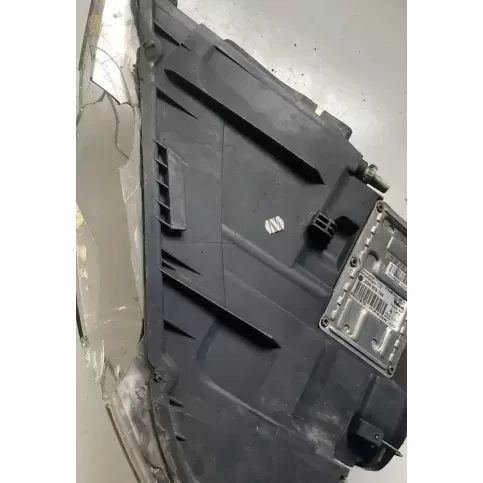 7L6941018BG фара передняя Volkswagen Touareg I 2005