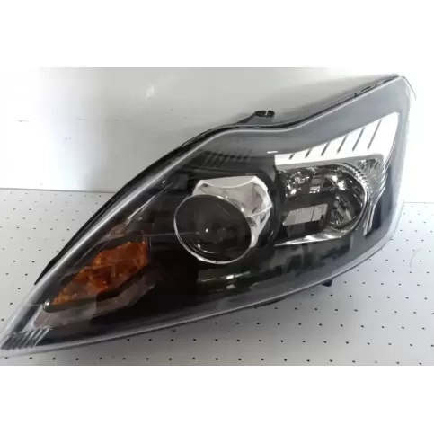 8M51-13007-CC фара передняя Ford Focus 2009