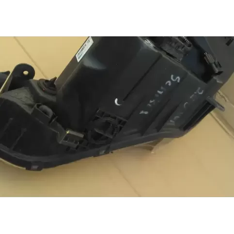 921022V030 фара передняя Hyundai Genesis 2010