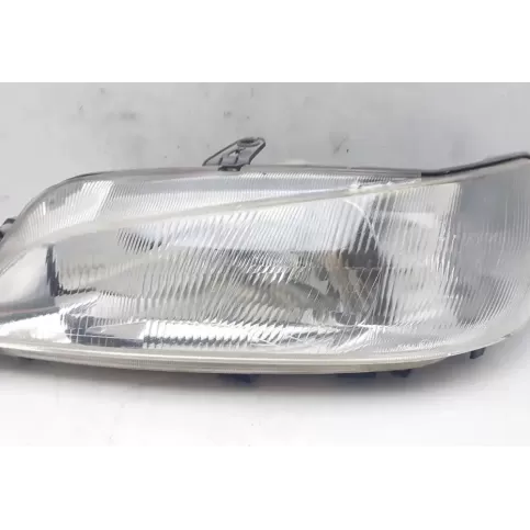 9630218680 фара передняя Peugeot 306 1997