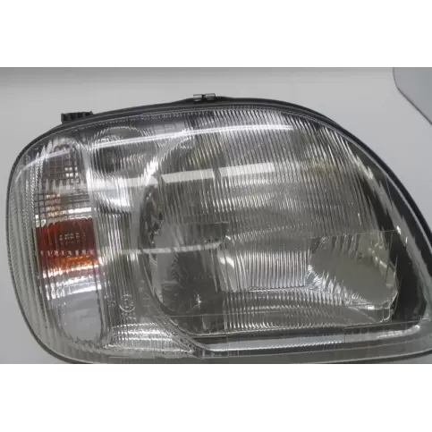 B60106F600 фара передняя Nissan Micra 1992