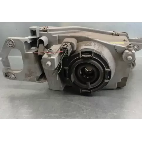BJ1V510L0A фара передня Mazda 323 1998