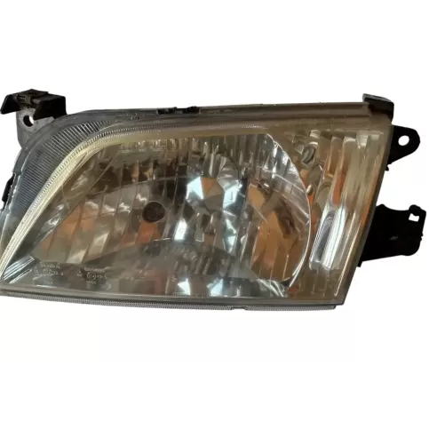 D267510L0C фара передняя Mazda Demio 2000