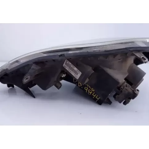 E2-A4-8-2 фара передня Opel Vivaro 2001