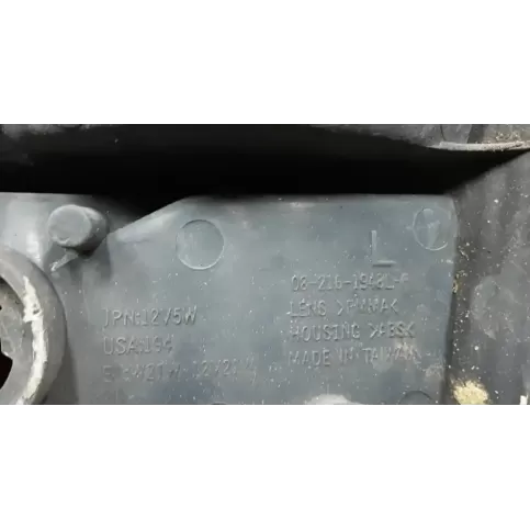 082161948L фара задняя Mazda 323 1999