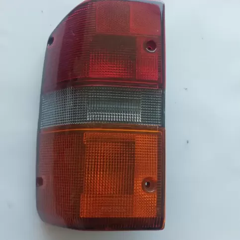 2655505J00 фара задняя Nissan Patrol Y60 1994