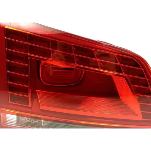 7P6945307 фара задняя Volkswagen Touareg II 2014
