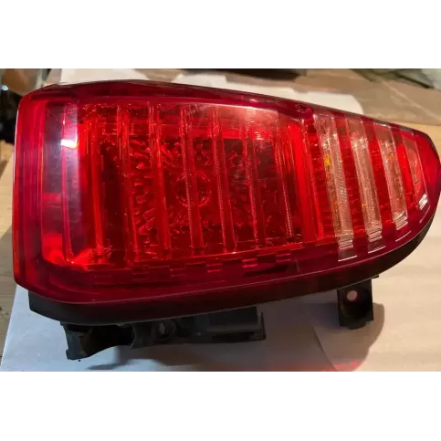 9672666680 фара задняя Peugeot 5008 2011