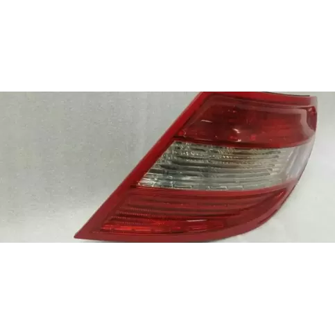 A2049068402 фара задняя Mercedes-Benz C W204 2009