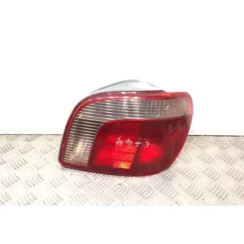 E139647 фара задняя Toyota Yaris 2000