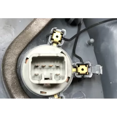 E139647 фара задняя Toyota Yaris 2000
