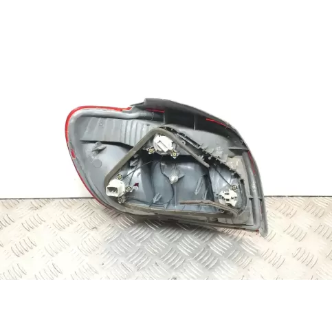 E139647 фара задняя Toyota Yaris 2000