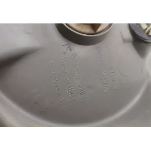 12V21451 фара задняя Lexus IS 200-300 2000