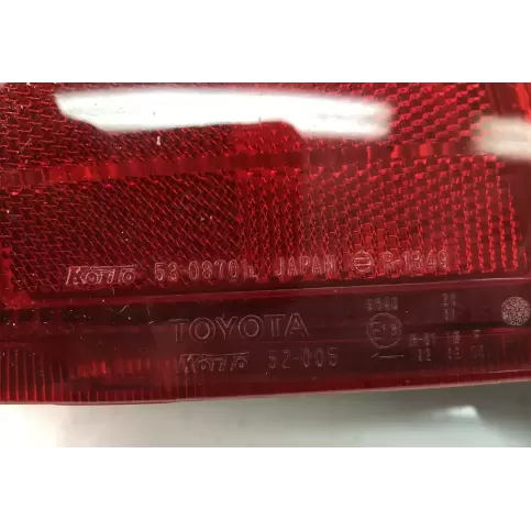 530870L фара задняя Toyota Yaris 2000