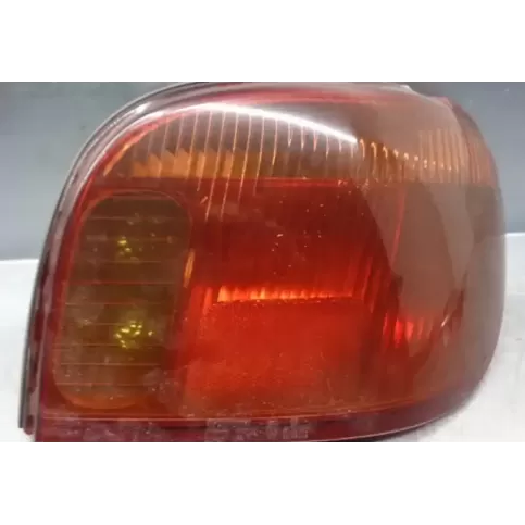 8155052280 фара задня Toyota Yaris 2002