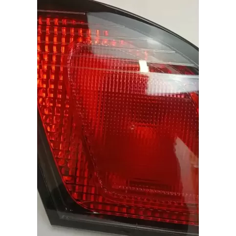 89020318 фара задня Nissan Primera 2000