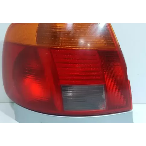 8D0945111A фара задня Audi A4 S4 B5 8D 1995