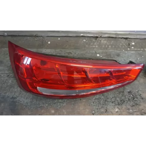 8U0945093 фара задняя Audi Q3 8U 2011