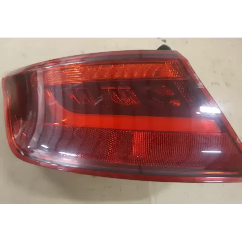 8V4945095A фара задняя Audi RS3 2016