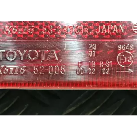 E13000202 фара задняя Toyota Yaris 2000