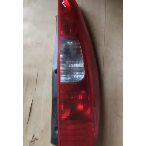 MR957374 фара задняя Mitsubishi Colt 2004