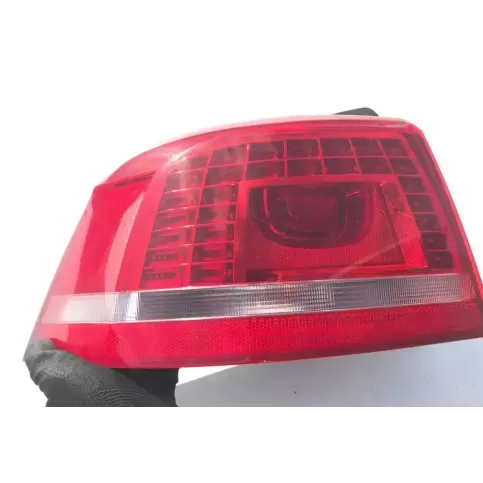 0113070928 фара задняя Volkswagen PASSAT B7 2013