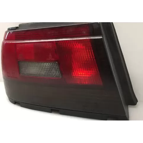 0437860L фара задняя Mazda 626 2002