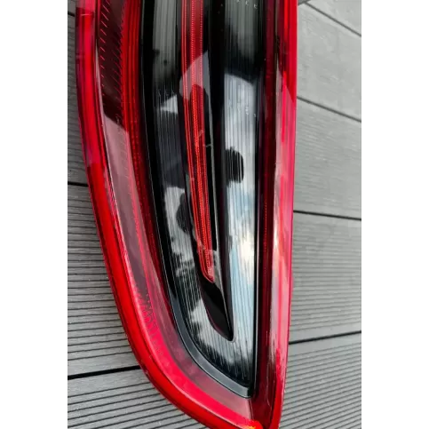 14062023 фара задня Porsche Macan 2017