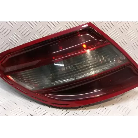 2049068302L фара задняя Mercedes-Benz C W204 2010