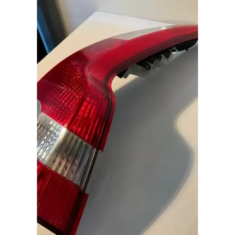 30678748 фара задняя Volvo V50 2005