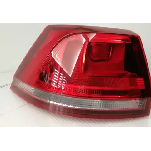 L90055976 фара задняя Volkswagen Golf VII 2017