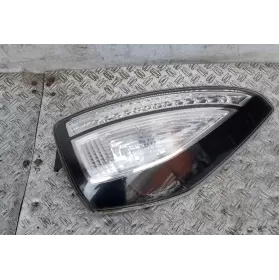 P7368R фара задняя Mazda 5 2010