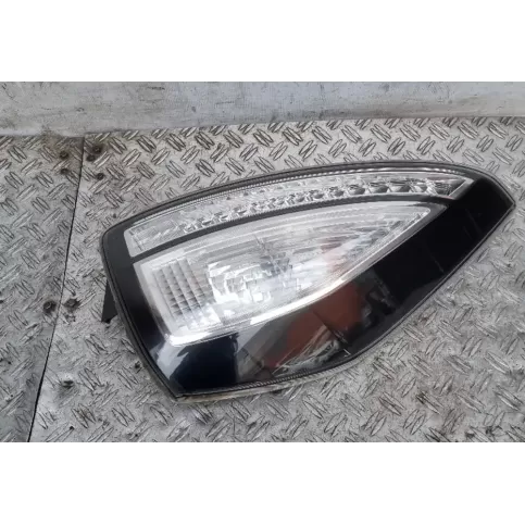 P7368R фара задняя Mazda 5 2010