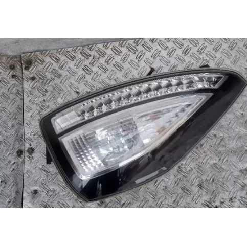 P7368R фара задняя Mazda 5 2010