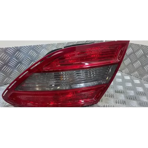 2049068602 фара задняя Mercedes-Benz C W204 2009