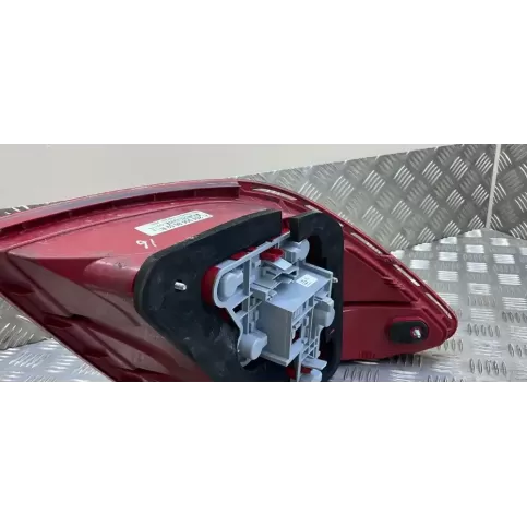 2049068602 фара задняя Mercedes-Benz C W204 2009