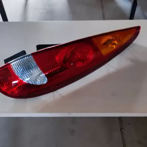 26554BU200 фара задняя Nissan Almera Tino 2004