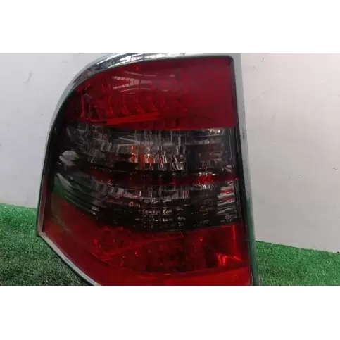 BZ082B0DE2 фара задняя Mercedes-Benz ML W163 2001