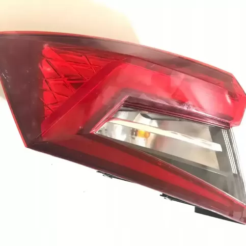 57A945207 фара задняя Skoda Karoq 2019