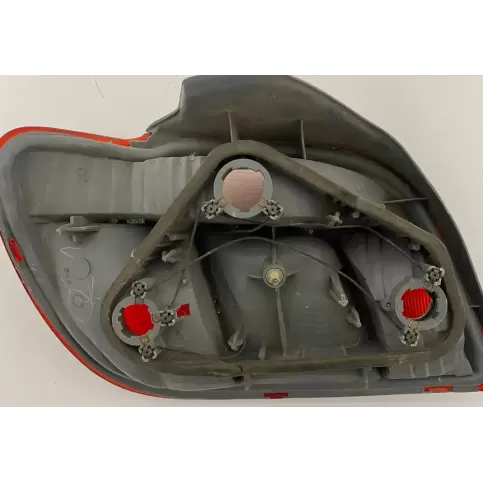 8155052010 фара задняя Toyota Yaris 2003