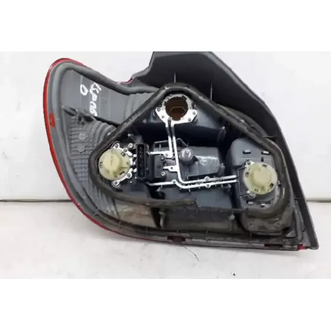 8155152280 фара задняя Toyota Yaris 2002